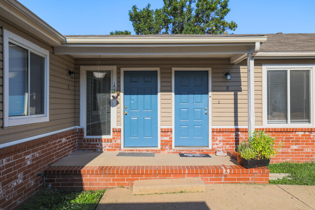 Parkview Villas in Wichita, KS - Foto de edificio - Building Photo