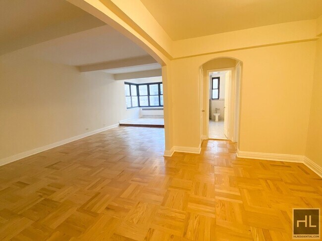 EAST 56 STREET, Unit 7G in New York, NY - Building Photo - Building Photo