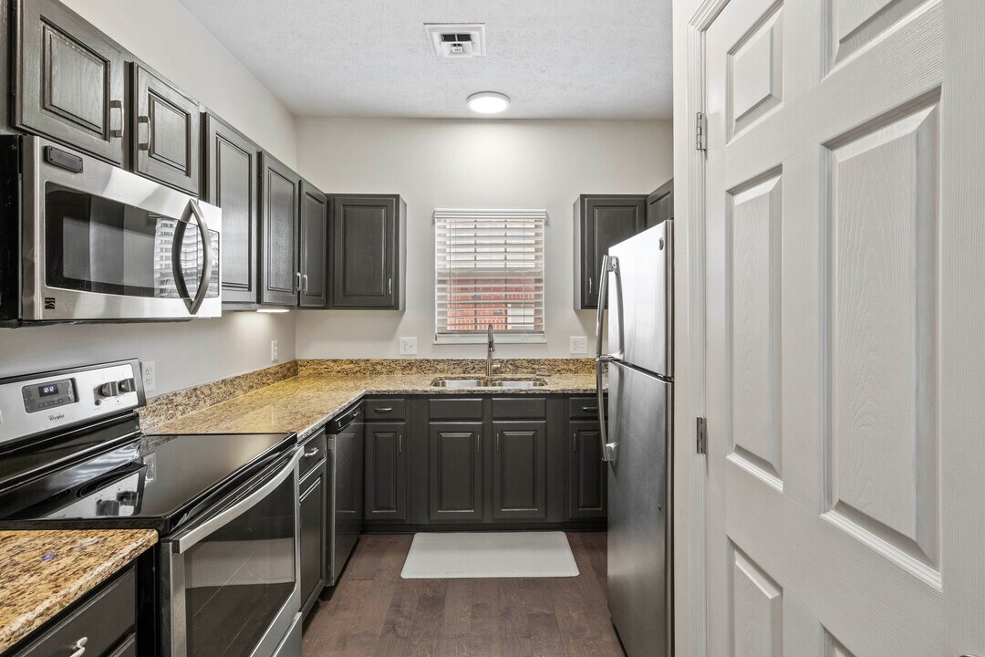 4805 Lyons View Pike, Unit 4805 Lyons View Pike in Knoxville, TN - Foto de edificio