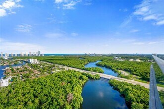 16385 Biscayne Blvd in Aventura, FL - Building Photo - Building Photo