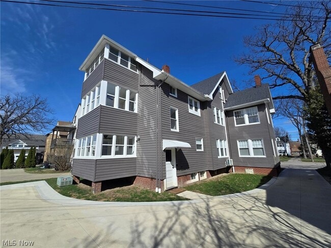 13839 Clifton Blvd in Lakewood, OH - Building Photo - Building Photo