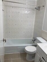 5920 N Kenmore Ave, Unit 203 in Chicago, IL - Building Photo - Building Photo