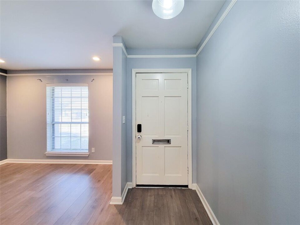 8310 Gulf Tree Ln in Houston, TX - Building Photo