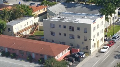 Coral Place in Miami, FL - Building Photo - Building Photo