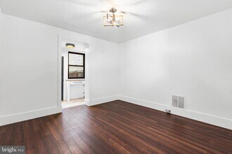 2549 Collins St in Philadelphia, PA - Building Photo - Building Photo