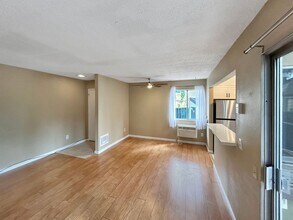 7950 Mission Center Ct in San Diego, CA - Foto de edificio - Building Photo