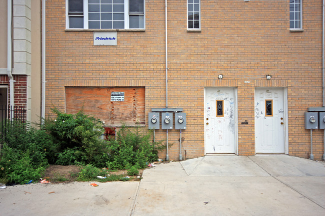 173 Beach 60th St in Far Rockaway, NY - Building Photo - Building Photo