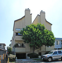 Avon Way Apartments in Los Angeles, CA - Building Photo - Building Photo