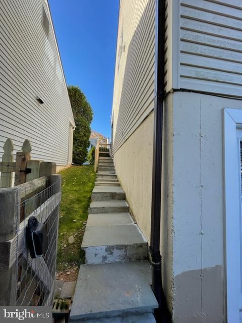 20403 Bloomingville Ct in Germantown, MD - Building Photo - Building Photo
