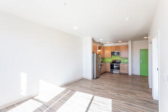 Indy Street Flats in Lakewood, CO - Foto de edificio - Interior Photo