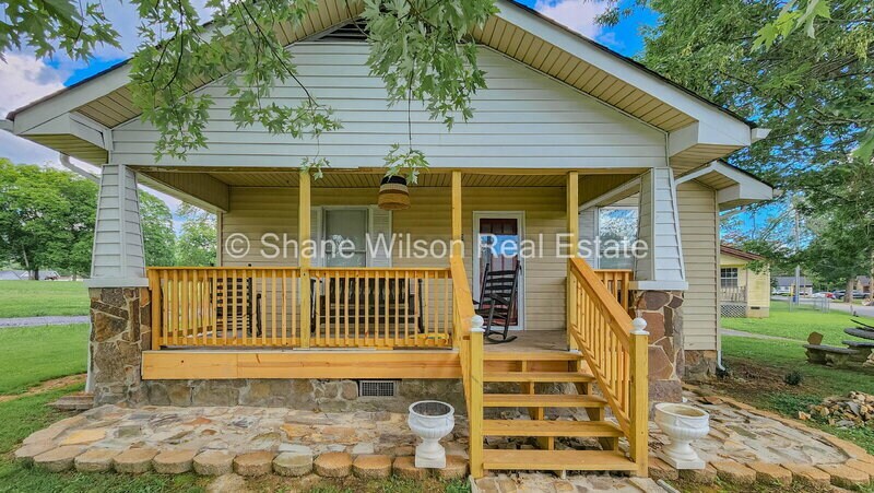 190 Cleveland St in Ringgold, GA - Building Photo