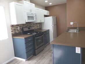 1261 Victor St, Unit 2 in El Cajon, CA - Foto de edificio - Building Photo