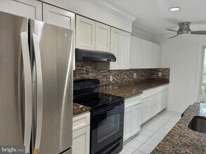 9759 Lake Shore Dr in Gaithersburg, MD - Building Photo - Building Photo