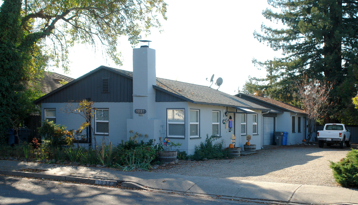 1037 b King St in Santa Rosa, CA - Building Photo