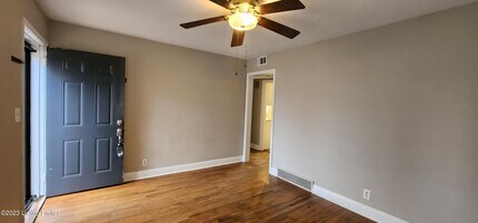 208 Colonial Dr in Louisville, KY - Building Photo - Building Photo