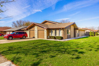 Parkview Estates in Joliet, IL - Building Photo - Building Photo