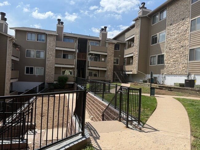 property at 2929 W Floyd Ave