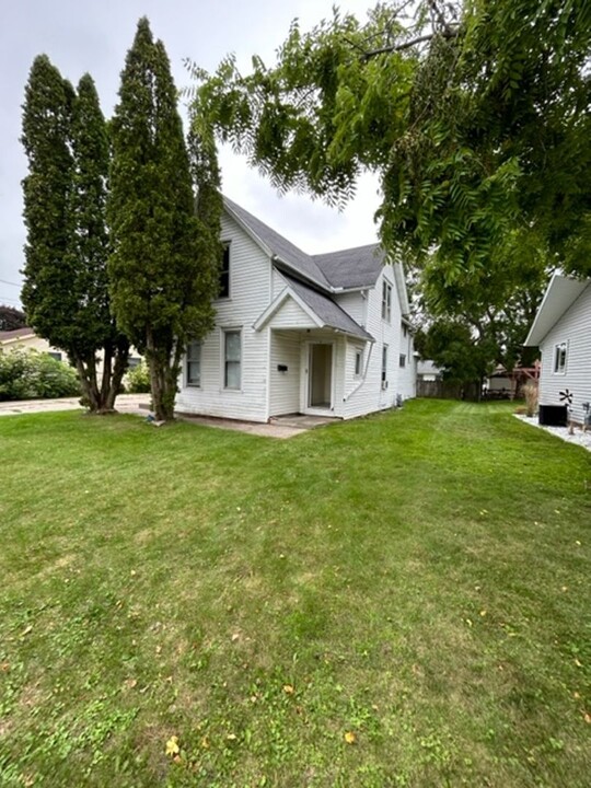 3117 Mero St in Manitowoc, WI - Building Photo