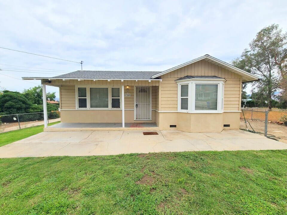 1349 Fairview Ln in Mentone, CA - Building Photo