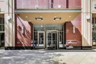 200 N Jefferson St in Chicago, IL - Building Photo - Building Photo