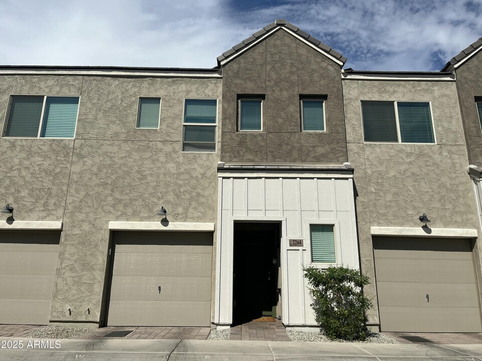 2264 W Laurie Ln in Phoenix, AZ - Building Photo