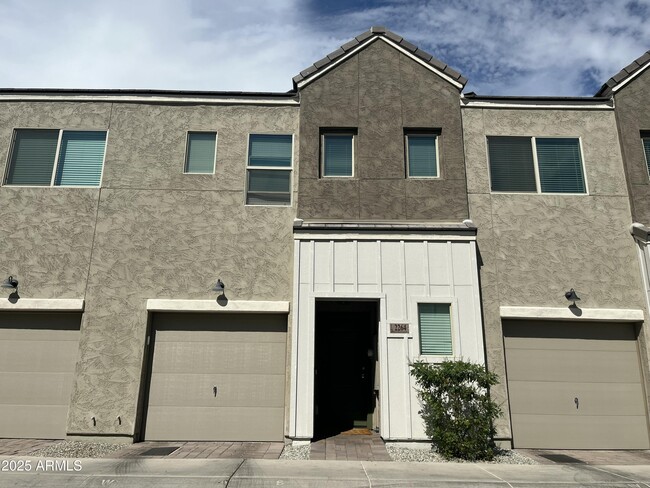 property at 2264 W Laurie Ln