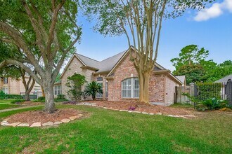 19106 Allview Ln in Houston, TX - Foto de edificio - Building Photo