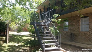 2011 Lockhill Selma Rd-Unit -2 in San Antonio, TX - Building Photo - Building Photo