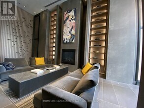 55 Charles St E in Toronto, ON - Building Photo - Building Photo