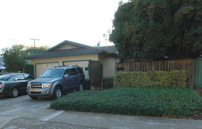 866-868 San Junipero Dr in Sunnyvale, CA - Foto de edificio - Building Photo