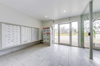 IMPERIAL TOWERS APARTMENTS in Niagara Falls, ON - Building Photo - Building Photo