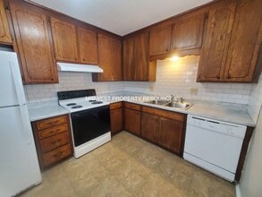 1401 SE Hillside Dr in Oak Grove, MO - Building Photo - Building Photo