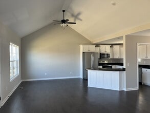 107 Thacker Dr in Portland, TN - Building Photo - Building Photo