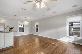 5800 Chesterfield Ave in Austin, TX - Building Photo - Building Photo