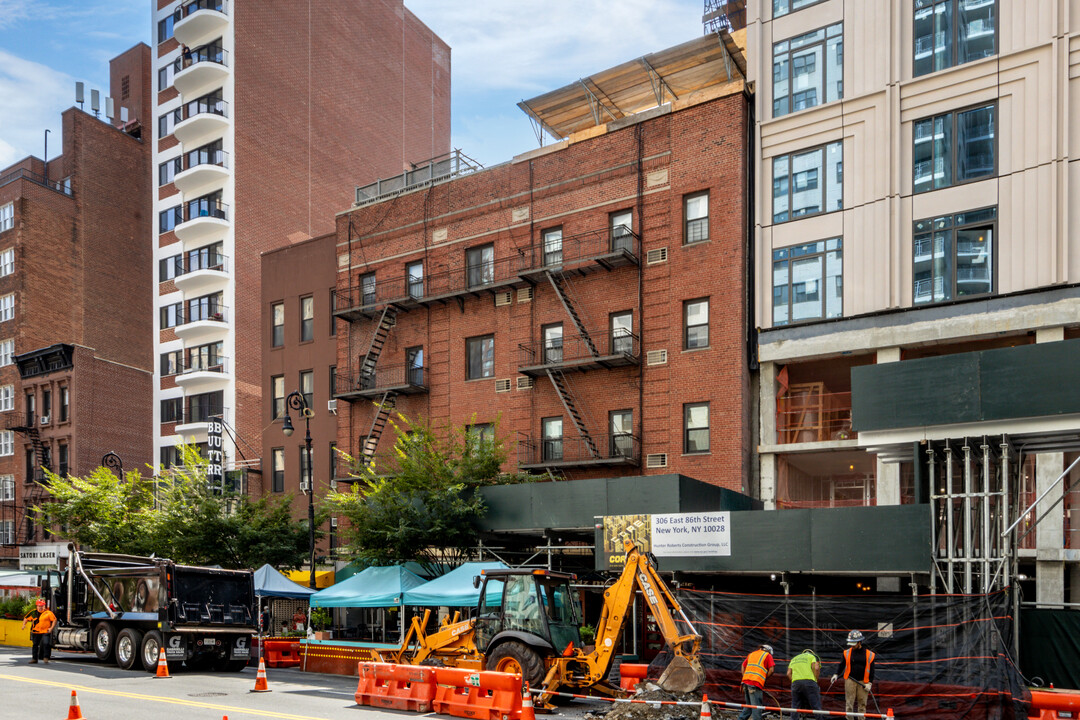 316 E 86th St in New York, NY - Building Photo