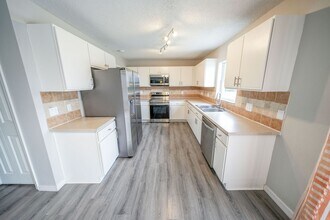 1942 Knollcrest Dr in Clermont, FL - Building Photo - Building Photo