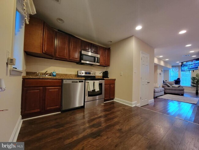 520 N Collington Ave photo'