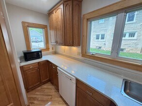 413 Briarwood Ave SE in East Grand Rapids, MI - Building Photo - Building Photo