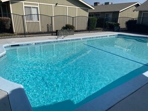 The Sunset Apartments in Bakersfield, CA - Building Photo - Building Photo