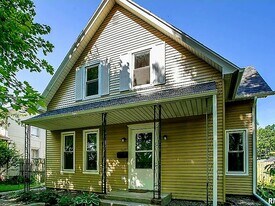 1847 10th St in Moline, IL - Building Photo
