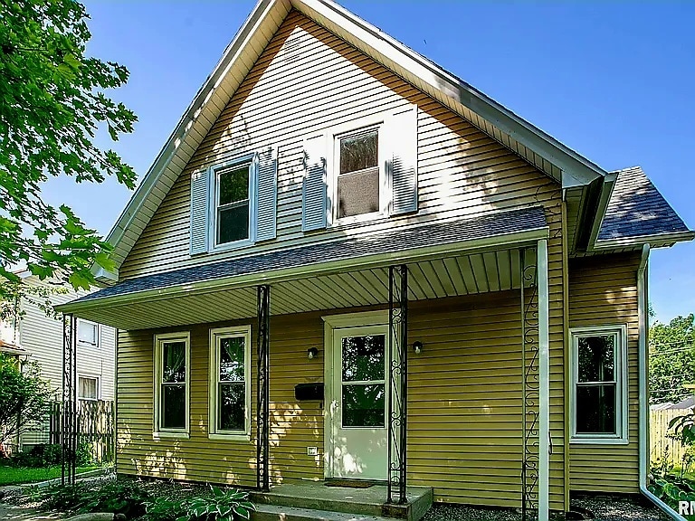 1847 10th St in Moline, IL - Building Photo
