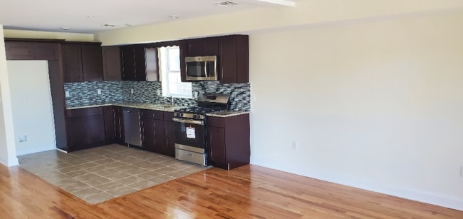 307 Irvine Turner Blvd, Unit 2 in Newark, NJ - Building Photo - Building Photo