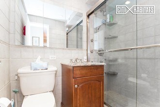 305 E 24th St-Unit -4D in New York, NY - Building Photo - Building Photo