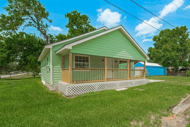 8414 Main St in Needville, TX - Foto de edificio - Building Photo