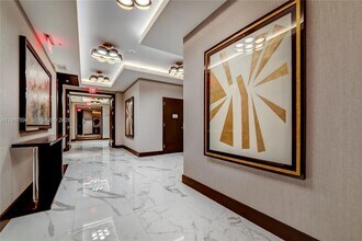 301 Altara Ave, Unit 309 in Coral Gables, FL - Building Photo - Building Photo