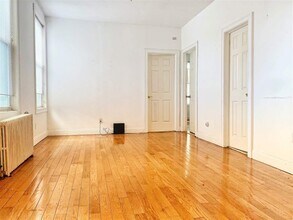 218 Newark Ave in Jersey City, NJ - Building Photo - Building Photo