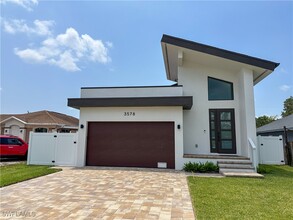 3578 Seagrape Ave in Naples, FL - Foto de edificio - Building Photo