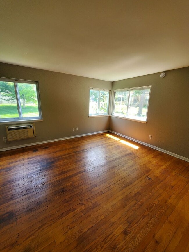 2448 W Kilbourn Ave