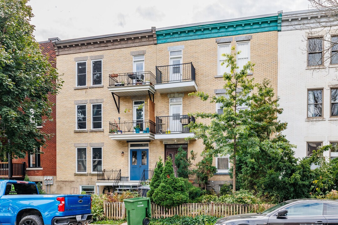 2242 Régent Av in Montréal, QC - Building Photo