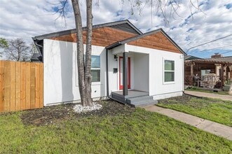 2151 E Overton Rd in Dallas, TX - Building Photo - Building Photo